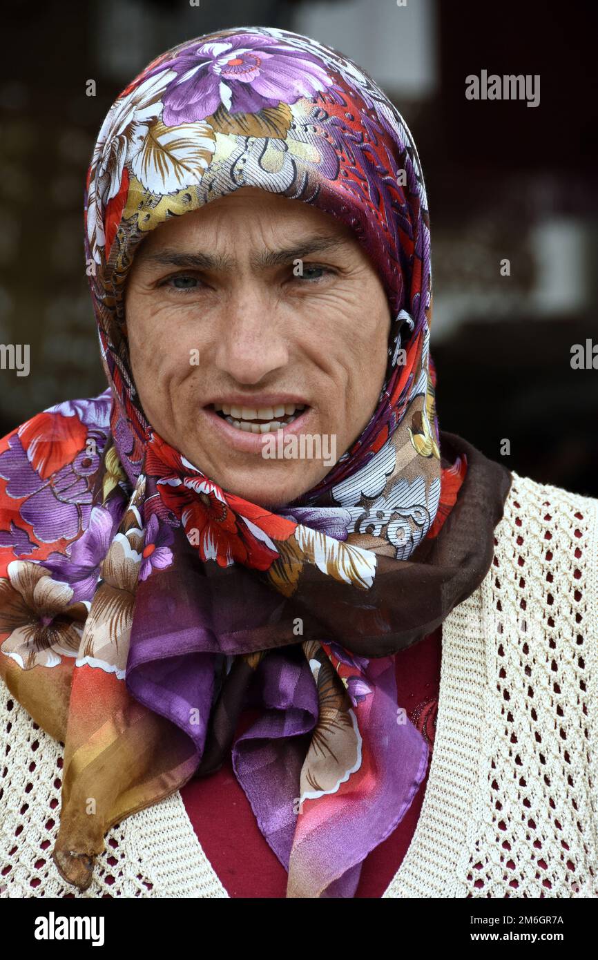 Volti di Turchia: Donne mature in sciarpa tradizionale testa Foto Stock