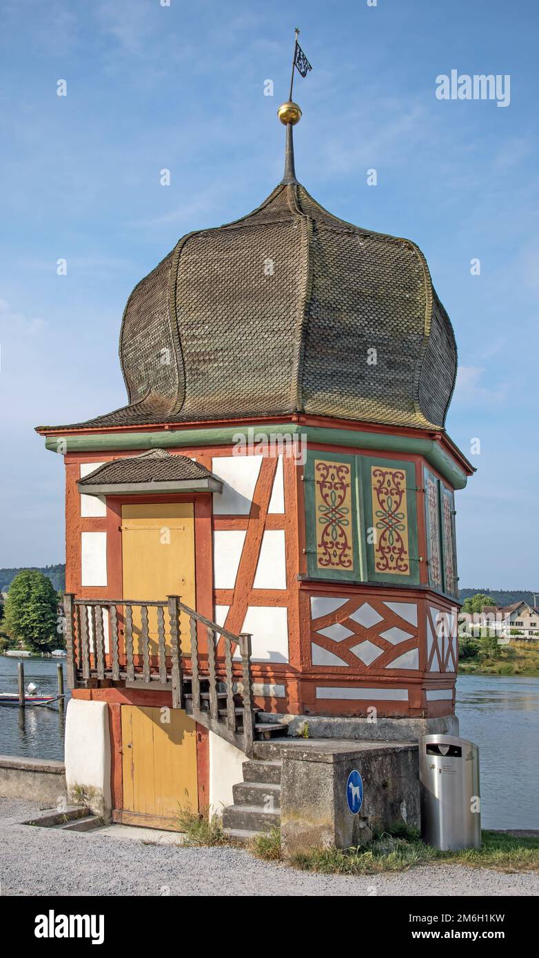 Torre sulle rive del Reno Stein am Rhein, Svizzera Foto Stock