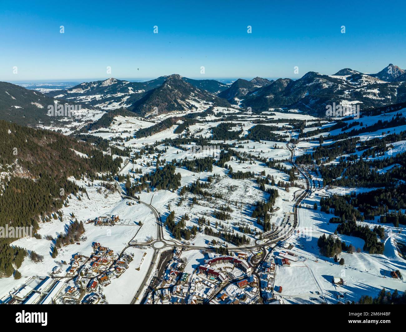 Veduta aerea, montagne Iseler, Kuehgundkopf, Oberjoch, Allgaeu, Baviera, Germania Foto Stock