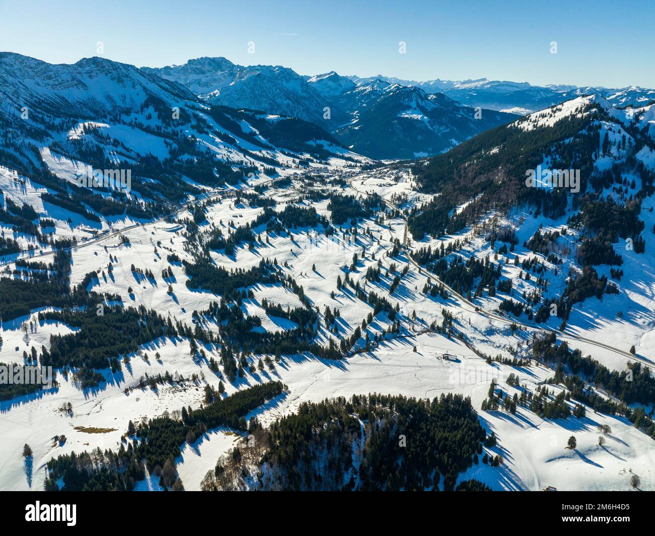 Veduta aerea, montagne Iseler, Kuehgundkopf, Oberjoch, Allgaeu, Baviera, Germania Foto Stock