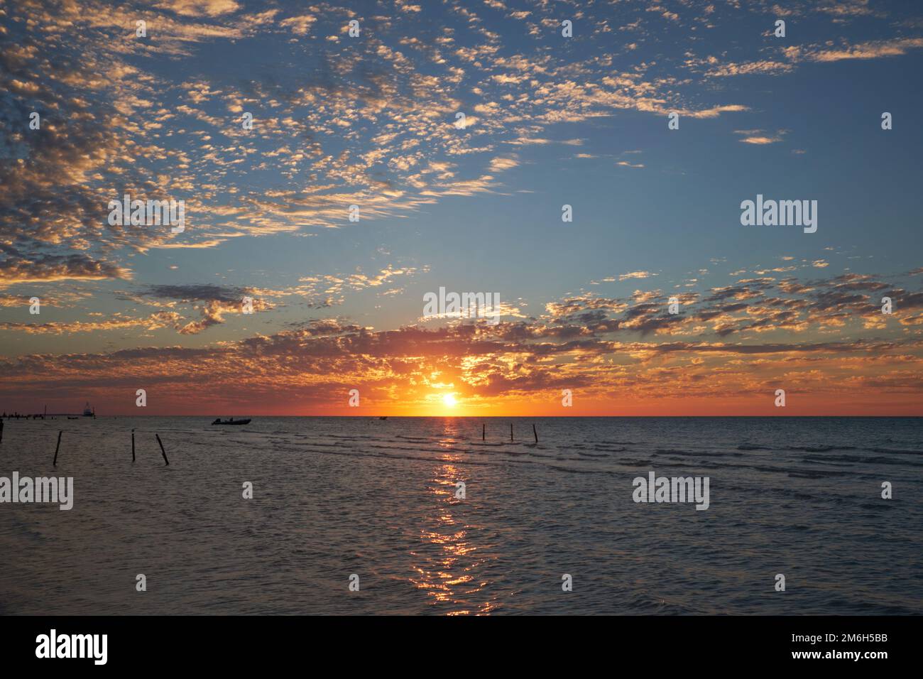 Il sole tramonta sul mare, il Golfo del Messico il sole tramonta sul mare, il Golfo del Messico Foto Stock