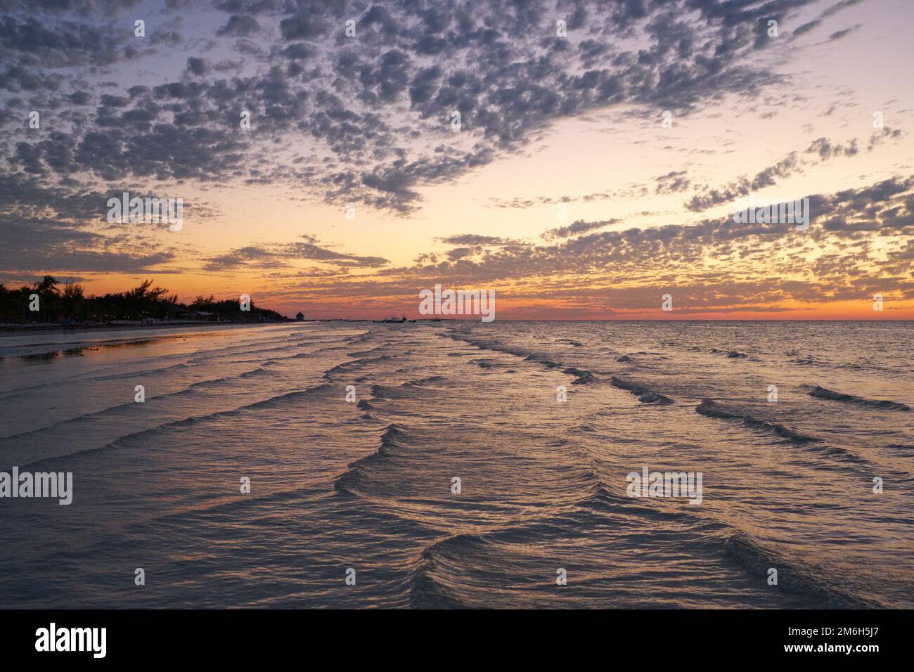 Il sole tramonta sul mare, il Golfo del Messico il sole tramonta sul mare, il Golfo del Messico Foto Stock