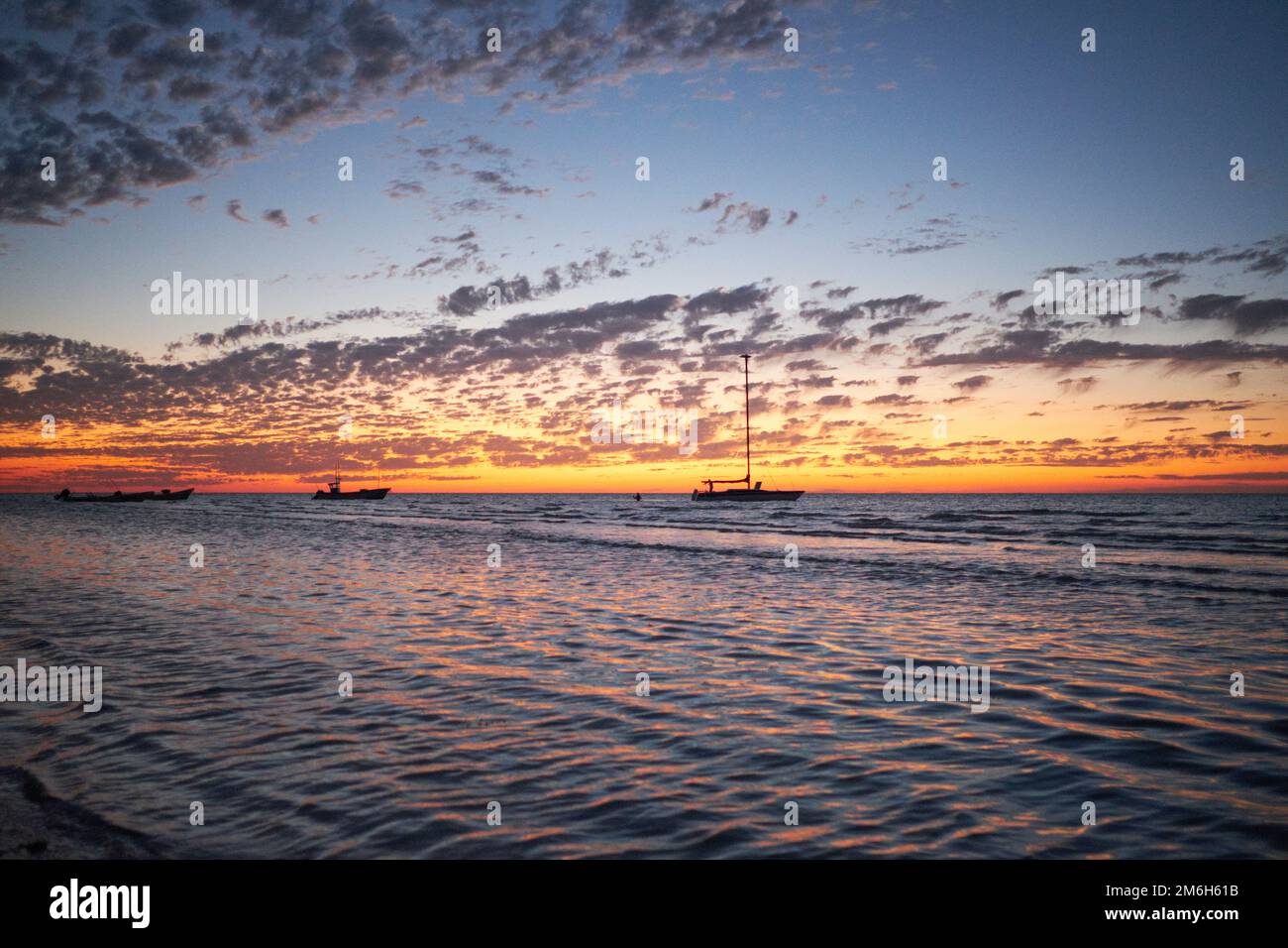 Il sole tramonta sul mare, il Golfo del Messico il sole tramonta sul mare, il Golfo del Messico Foto Stock