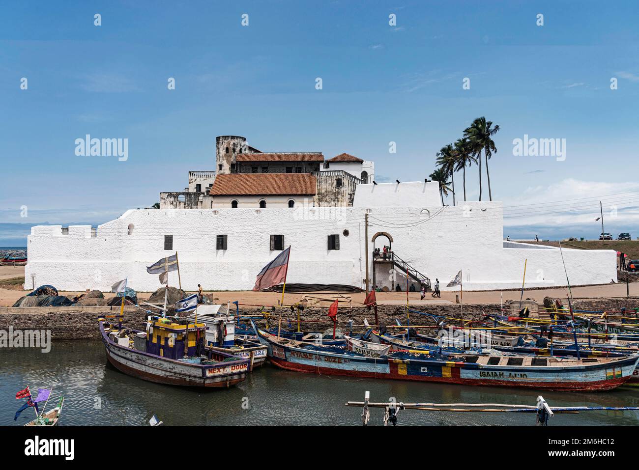 Barche da pesca, Castello di Elmina, San George's Castle, fortezza, castello schiavo, Elmina, Gold Coast, Golfo di Guinea, Ghana Foto Stock