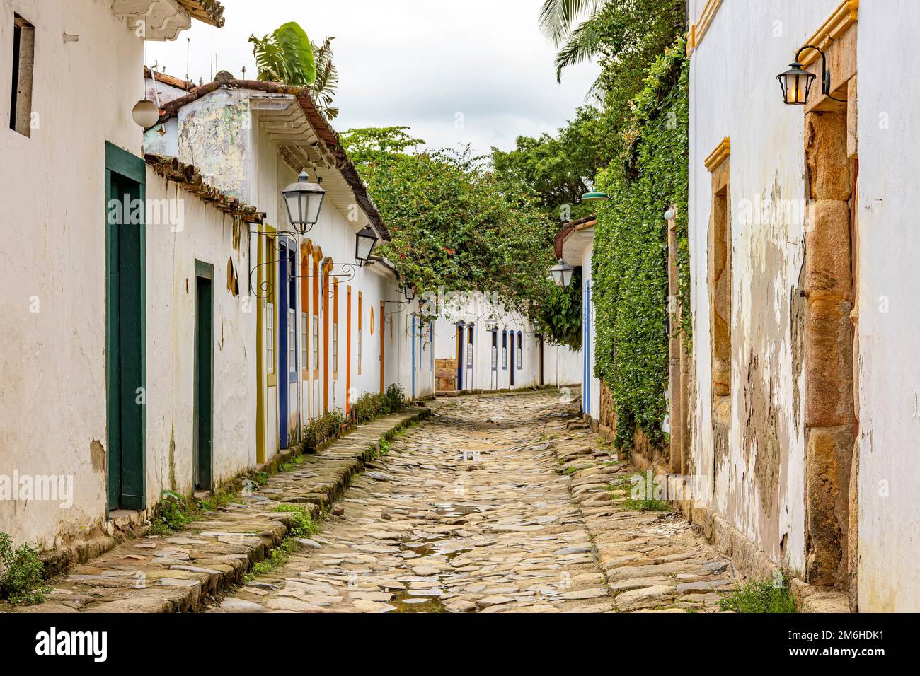 Vecchie strade della famosa città di Paraty sulla costa dello stato di Rio de Janeiro Foto Stock