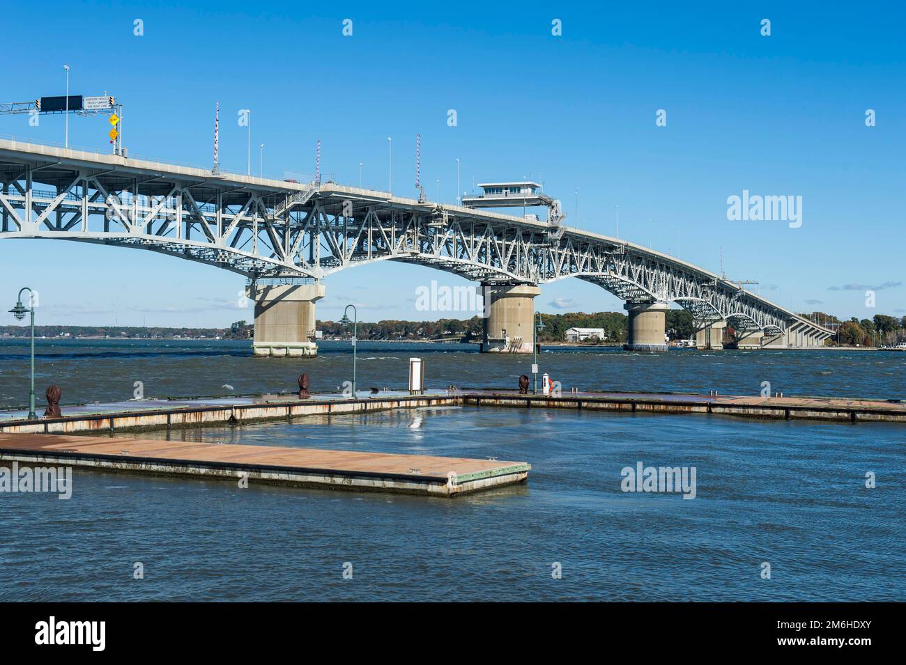 Ponte che attraversa il fiume york, storico Yorktown, Virginia, Stati Uniti Foto Stock