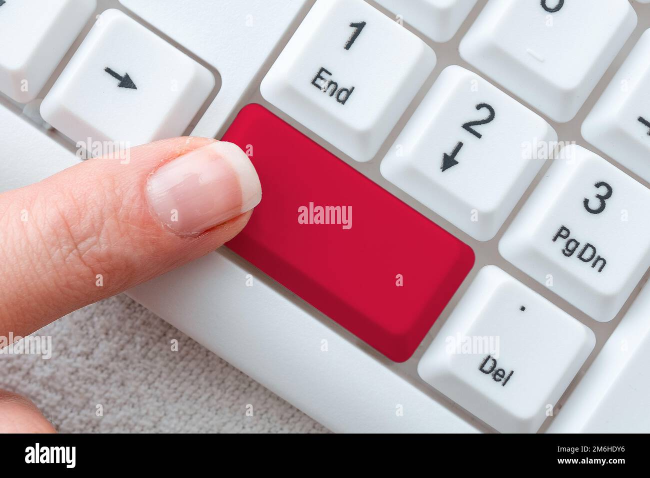 Navigazione nella cronologia delle transazioni online, creazione di un file system organizzato, creazione di idee per e-mail, dispositivo di comunicazione globale, apprendimento Foto Stock