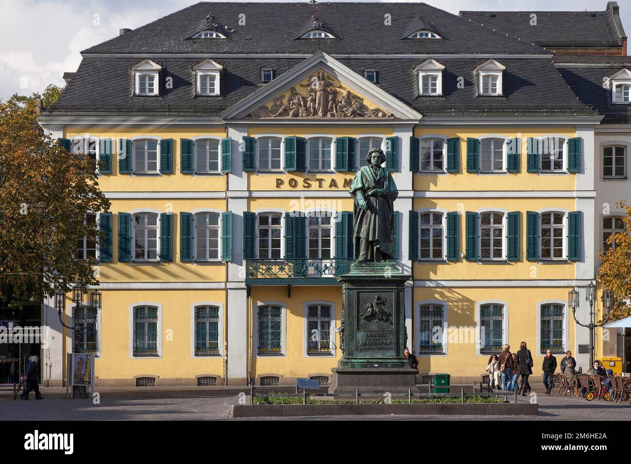 Ludwig van Beethoven Monument di fronte all'ufficio postale tedesco di Bonn Foto Stock