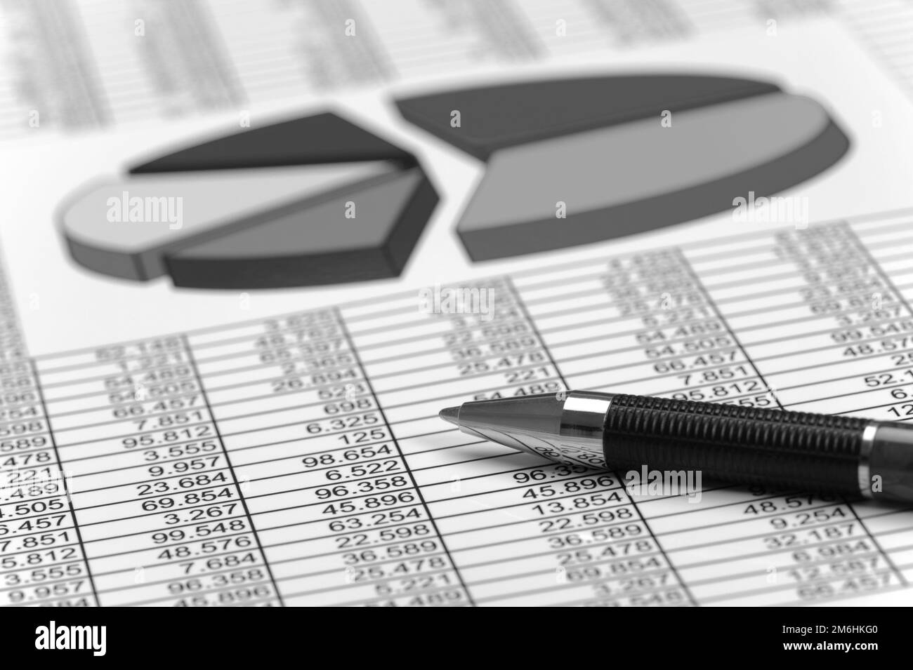 Calcolo con grafico e finanze Foto Stock