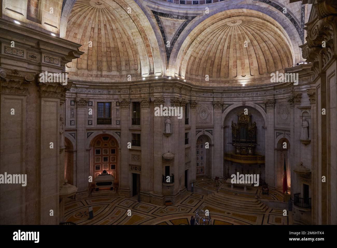 All'interno della chiesa Igreja de Santa EngrÃ¡del 17th ° secolo trasformata nel Pantheon Nazionale - dove le figure nazionali Foto Stock