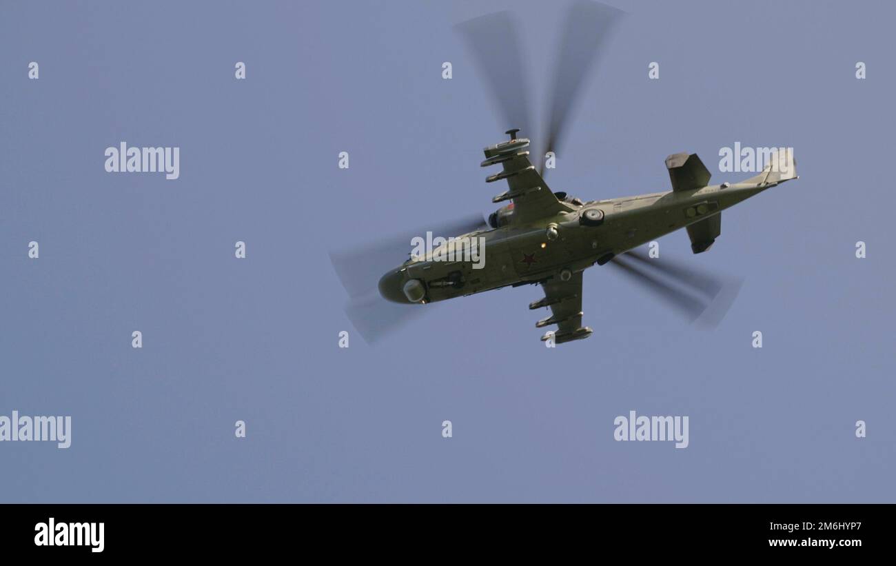 ZHUKOVSKY, RUSSIA - 01 SETTEMBRE 2019: Dimostrazione dell'elicottero Kamov Ka-52 Alligator Attack dell'aeronautica russa a. Foto Stock