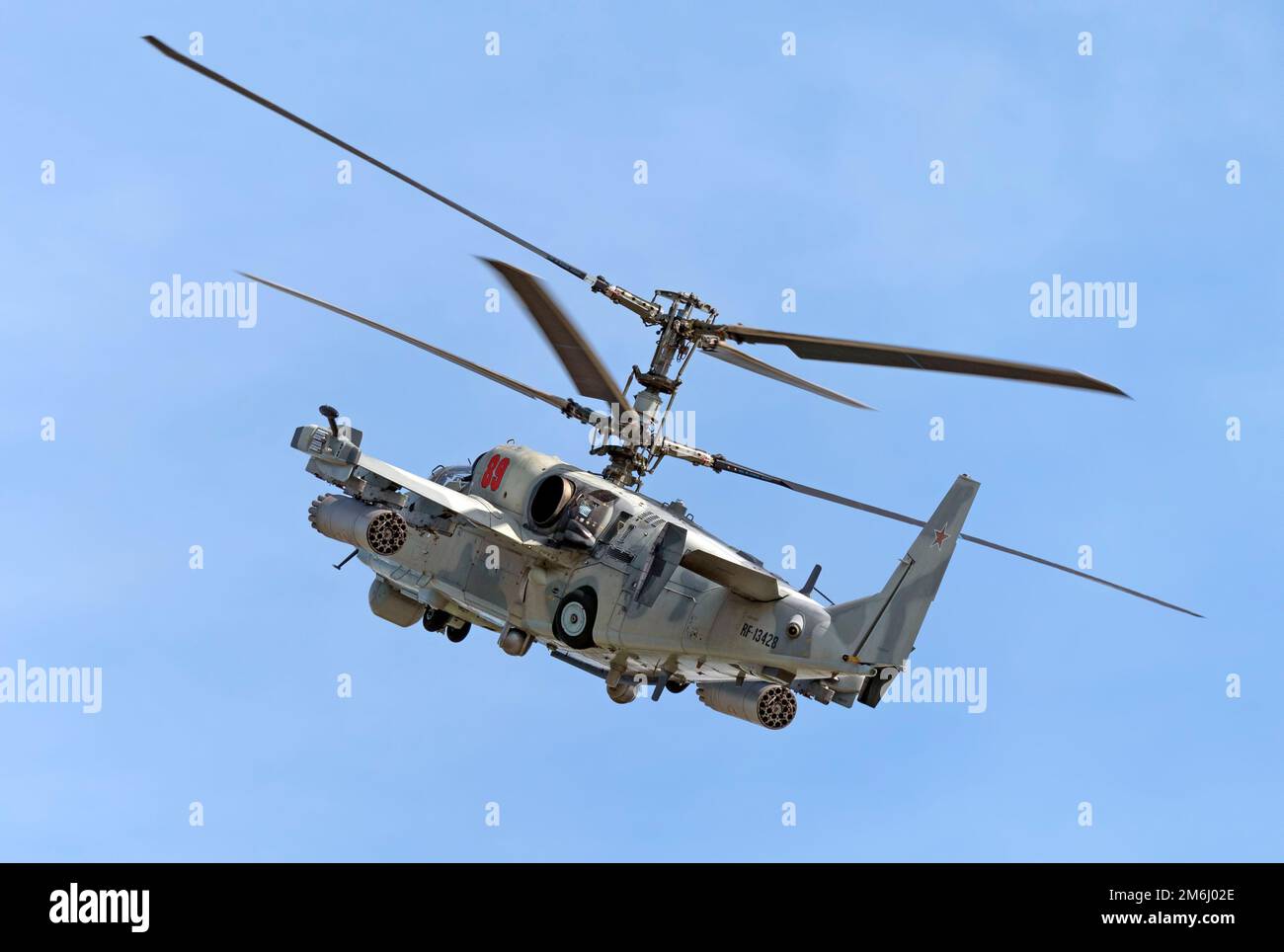 ZHUKOVSKY, RUSSIA - 01 SETTEMBRE 2019: Dimostrazione dell'elicottero Kamov Ka-52 Alligator Attack dell'aeronautica russa a. Foto Stock