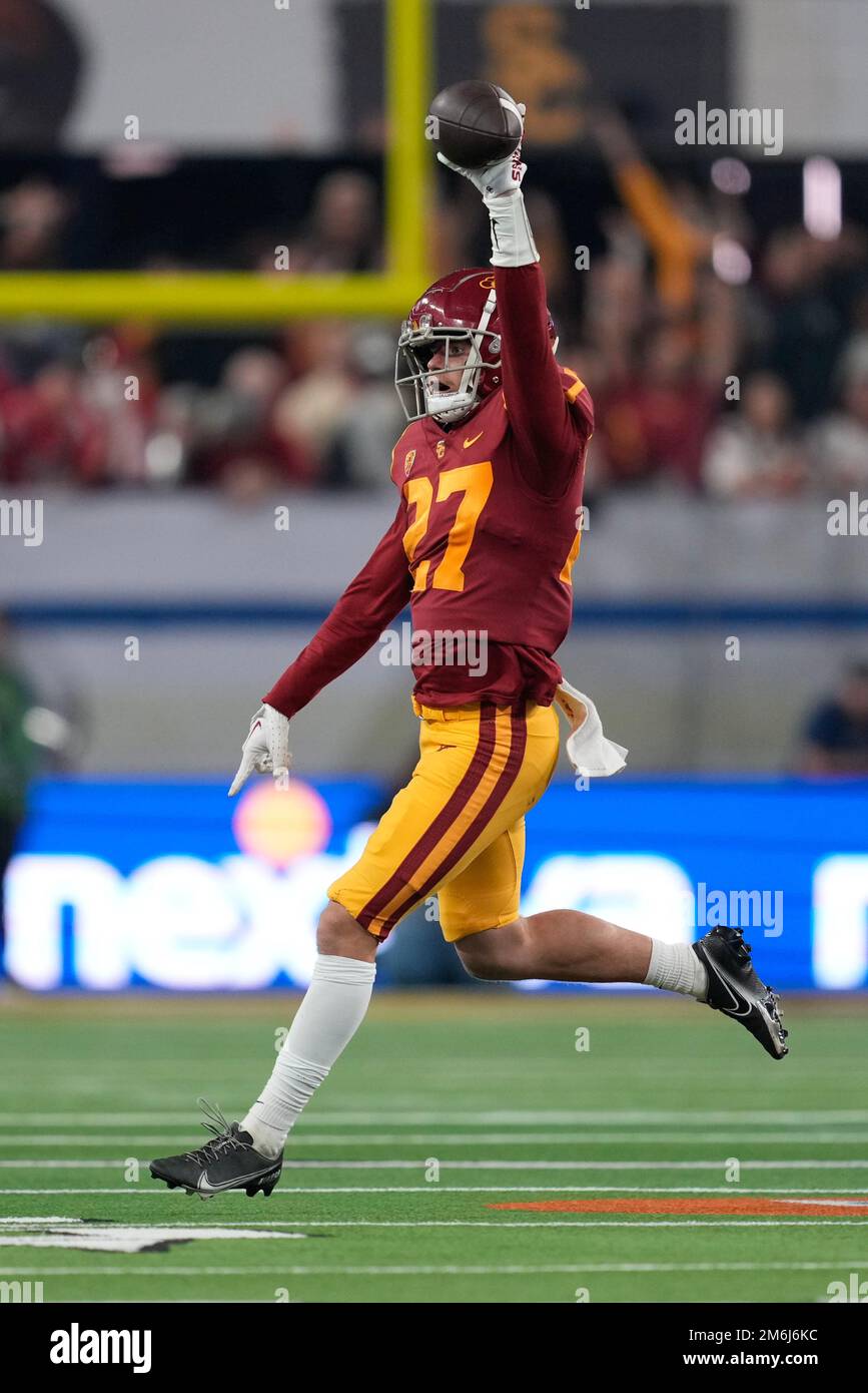 La parte posteriore difensiva dei Trojan della California del sud Bryson Shaw (27) celebra il recupero di un fumble contro gli Utes dello Utah durante il campionato PAC-12 affatto Foto Stock