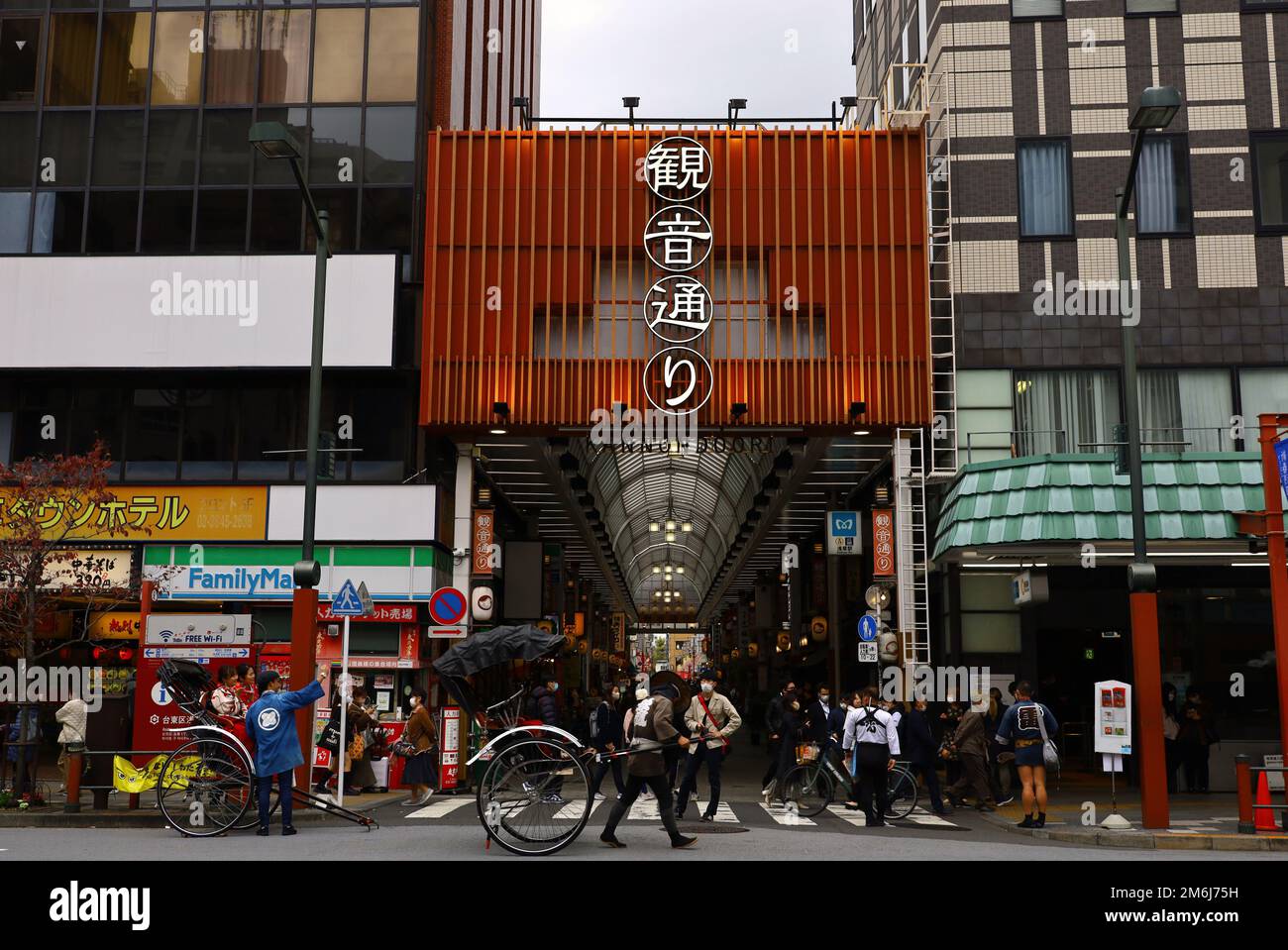 Tokyo Streets "Asakusa Sensoji Temple Area" Foto Stock