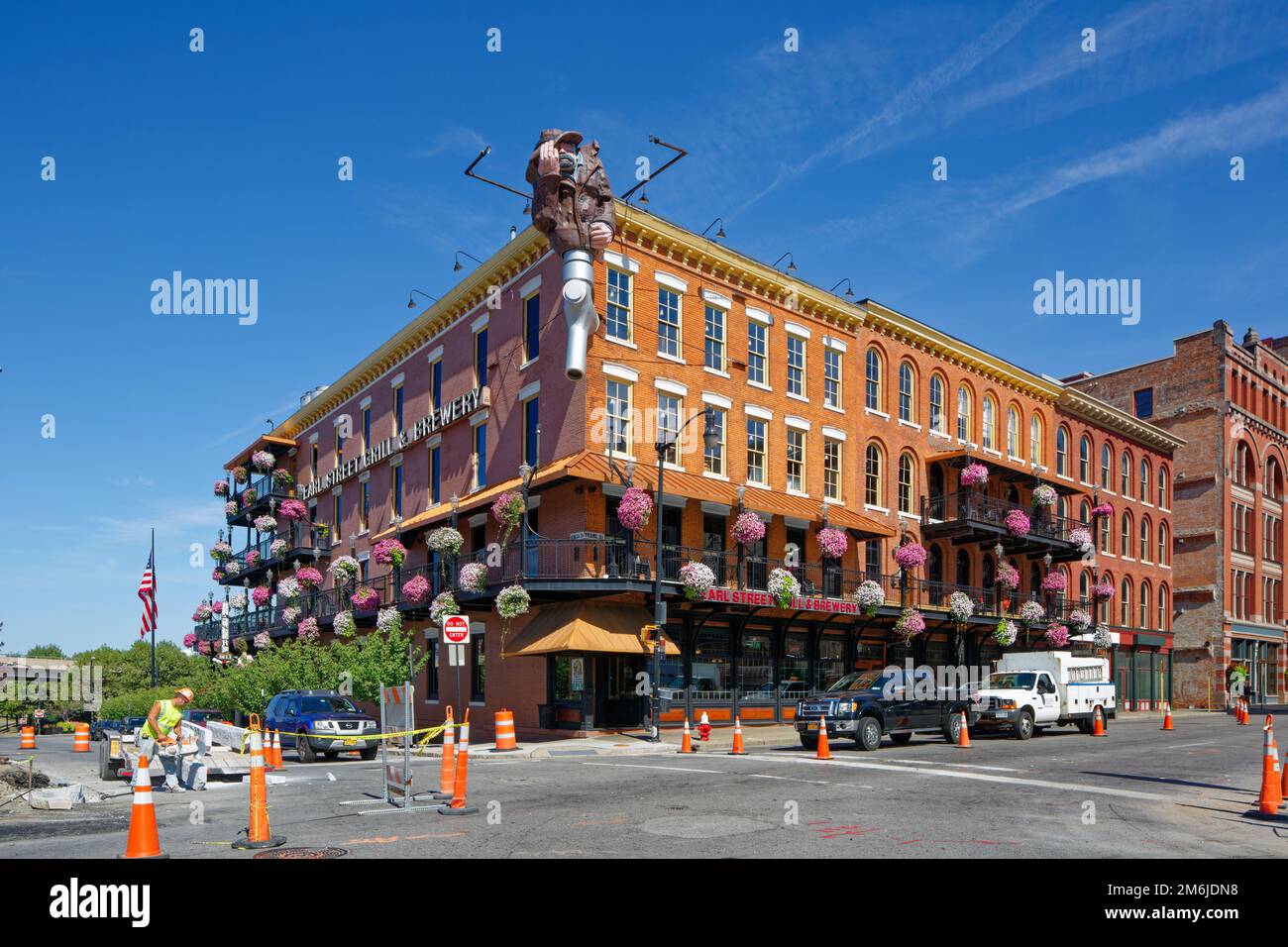 Pearl Street Grill and Brewery occupa ora l'ex magazzino al 76 di Pearl Street. Il monumento in mattoni in precedenza detenuto Warner Brothers & Co. Abbigliamento. Foto Stock