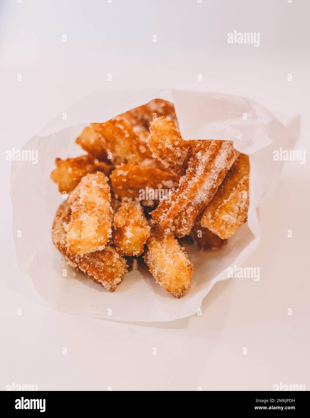 Churros fritti con zucchero tipico della Spagna Foto Stock