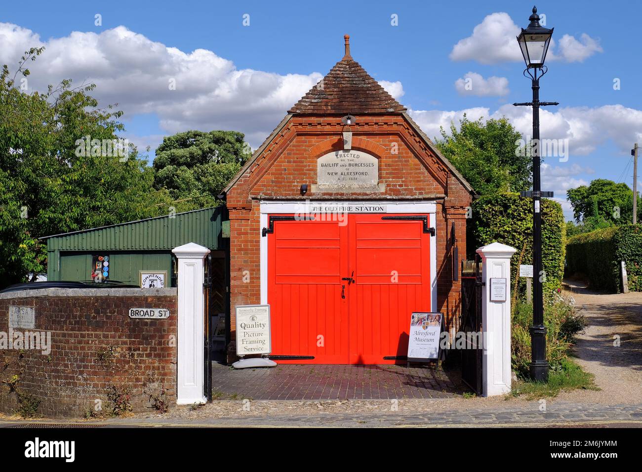 Alresford: La vecchia stazione dei vigili del fuoco costruita nel 1831 a New Alresford, una piccola città o villaggio in Hampshire, Inghilterra Foto Stock