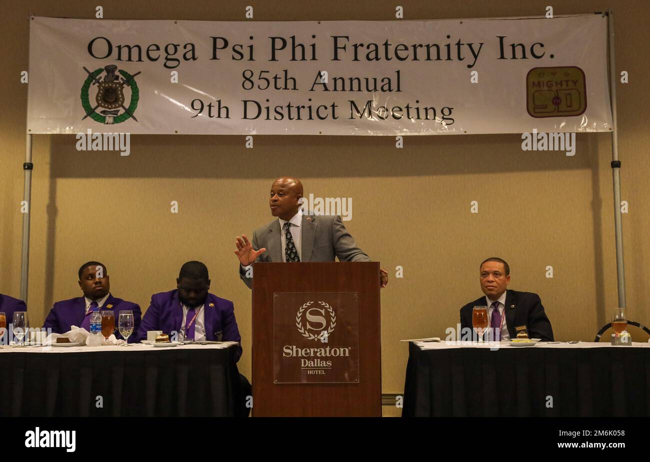 Il 8th Marine Corps District partecipa all'Omega psi Phi Fraternity Inc. 85th Annual 9th District Meeting Dallas, TX., 29 aprile 2022. Illustri guest speaker pensionato maggiore generale Craig Timberlake parla sui suoi 41 anni nel corpo e l'importanza del servizio. Foto Stock