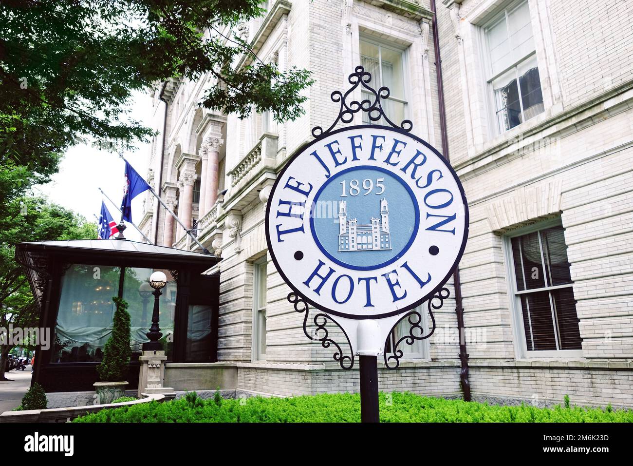 RICHMOND, VA - USA -05-16-2022: Esterno dello storico Jefferson Hotel nel centro di Richmond Foto Stock