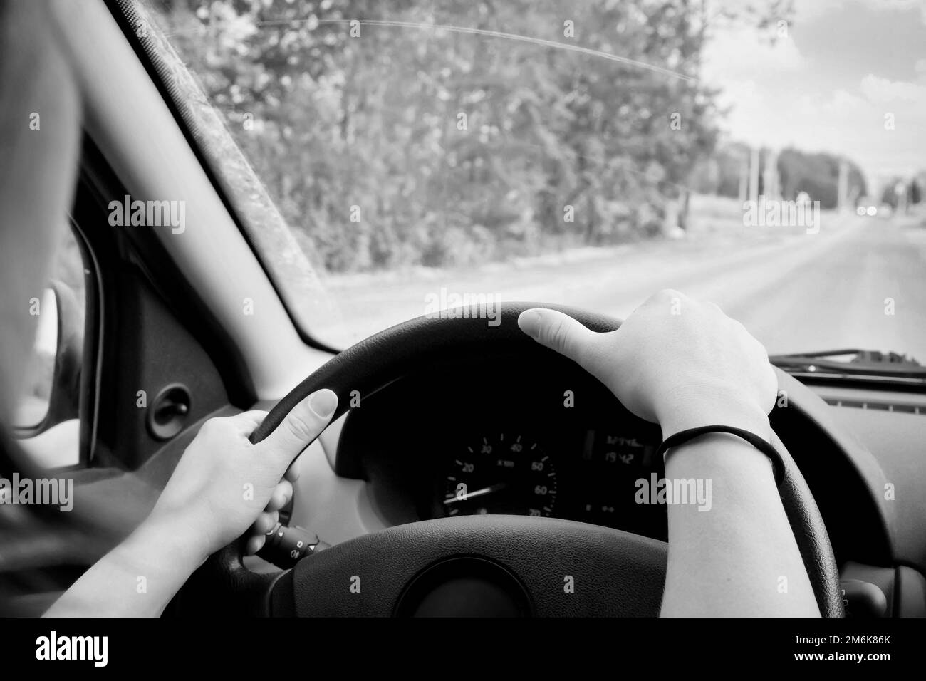 Donna alla guida di una vettura Foto Stock