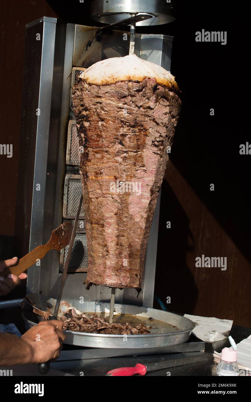 Tradizionale turca Döner Kebab grill Foto Stock