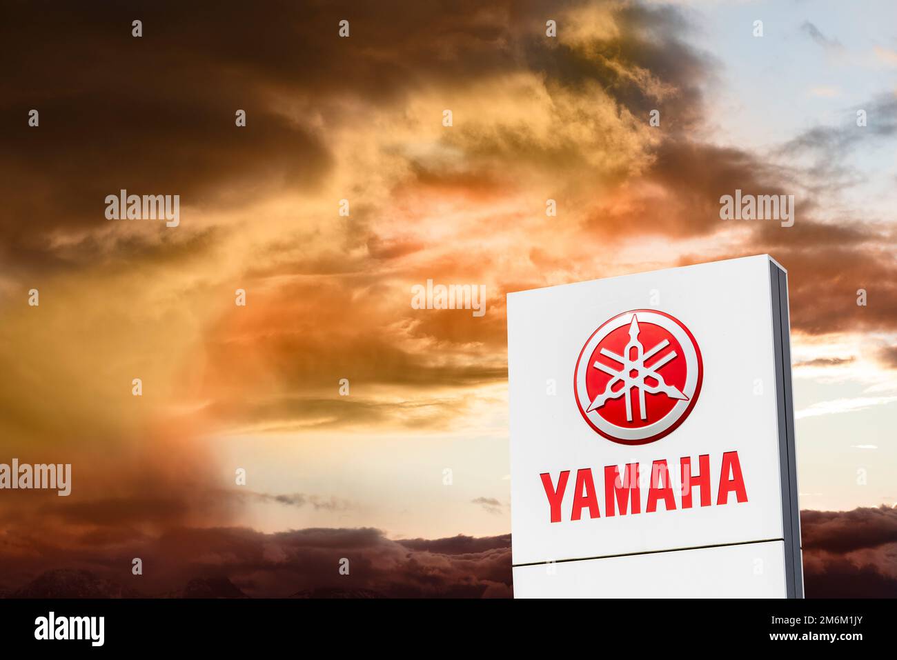 Segno pubblicitario della società YAMAHA Foto Stock