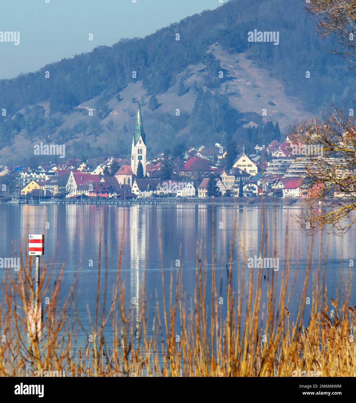 Sipplingen sul Lago di Costanza con la chiesa di San Martin Foto Stock