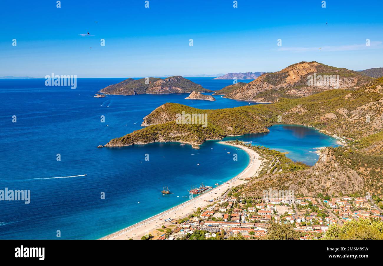 Vista panoramica della spiaggia di Oludeniz e della Laguna Blu, Fethiye, Turchia. Foto Stock