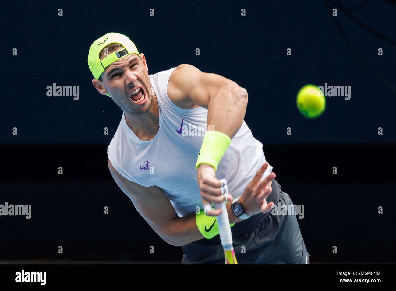 Melbourne, Australia. 5 gennaio 2023: RAFAEL NADAL (ESP) pratica sulla Rod Laver Arena in vista del 2023 Australian Open di Melbourne, Australia. Sydney Low/Cal Sport Media Credit: CAL Sport Media/Alamy Live News Foto Stock