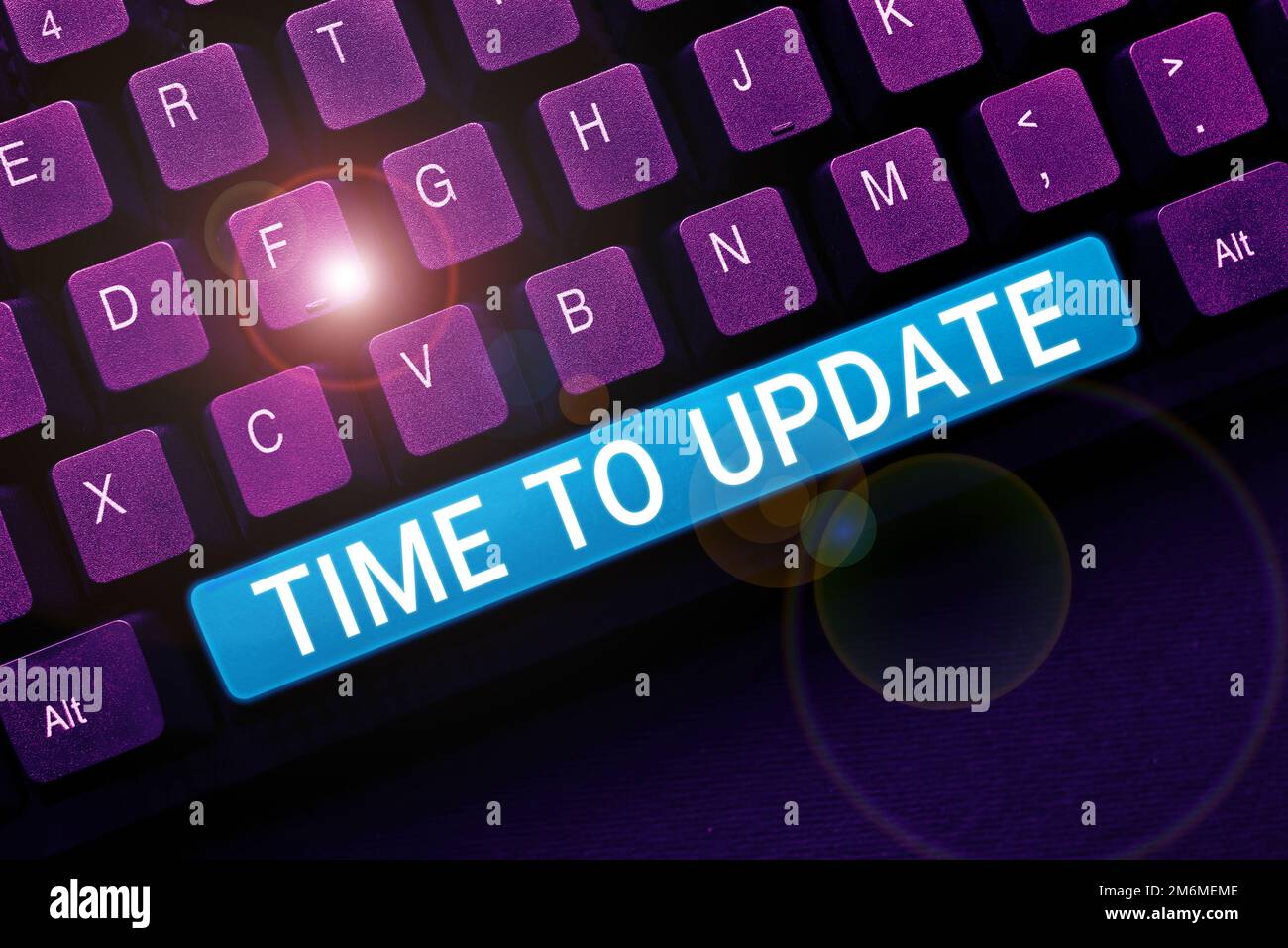 Tempo di aggiornamento delle didascalie concettuali. Parola scritta sulle ultime informazioni su una particolare situazione Foto Stock