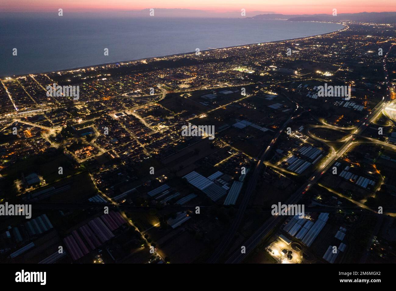 Vista aerea di Viareggio di notte Foto Stock