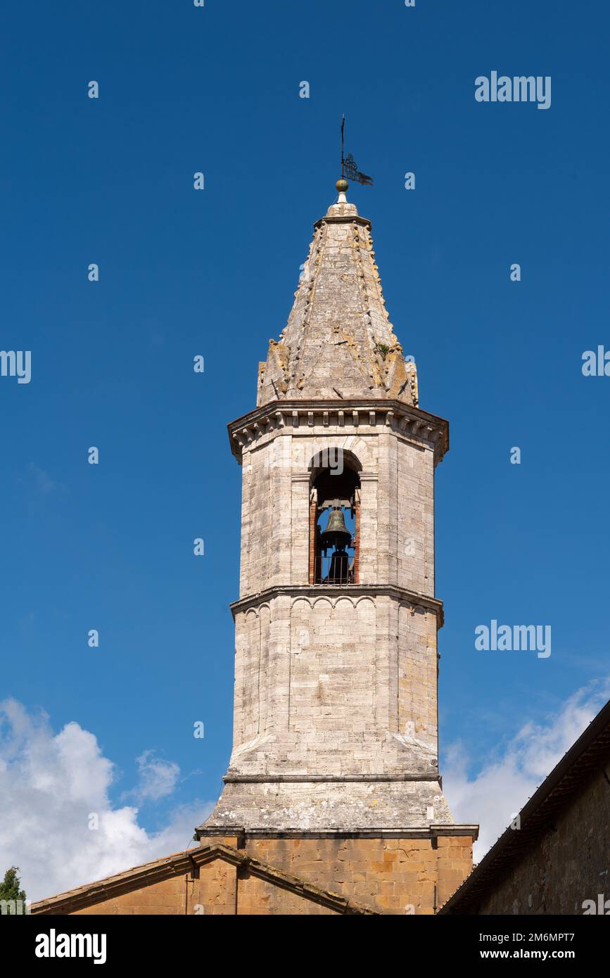 PIENZA, TOSCANA, ITALIA - MAGGIO 18 : Campanile del Duomo di Pienza, Toscana, Italia il 18 Maggio 2013 Foto Stock