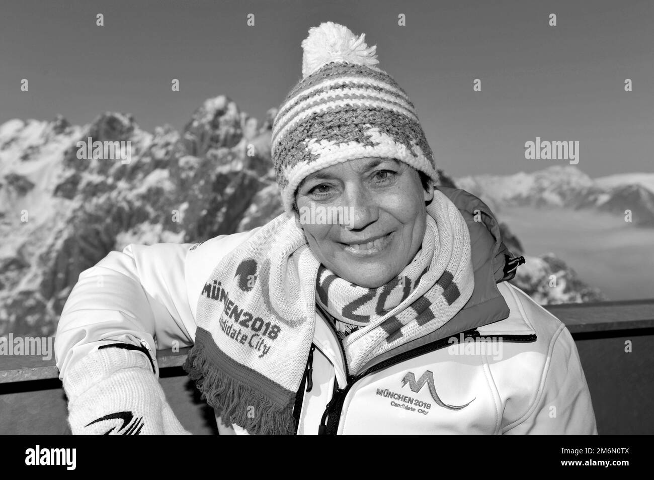 Garmisch Partenkirchen, Germania. 02nd Mar, 2011. Ex pilota di sci e campione olimpico Rosi Mittermaier, nella foto sulle Alpspitze sopra Garmisch-Partenkirchen. L'icona dello sci tedesco Mittermaier è morta. L'ex pilota di sci è morto Mercoledì 'dopo una grave malattia' all'età di 72 anni, la sua famiglia ha annunciato Giovedi. Credit: Picture Alliance/dpa/Alamy Live News Foto Stock