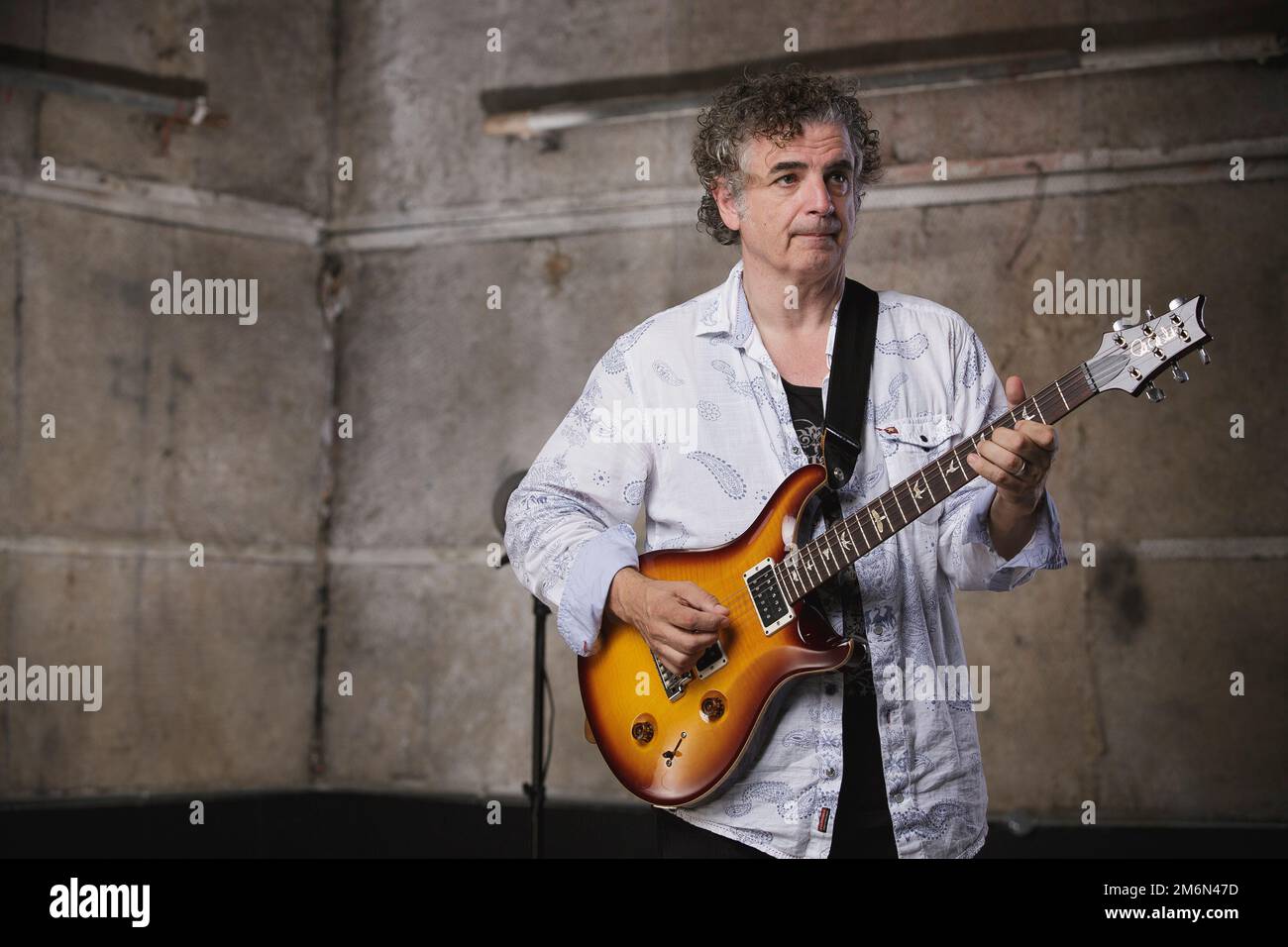 Jakko Jakszyk fotografò presso gli Elstree Studios di Londra. Foto Stock