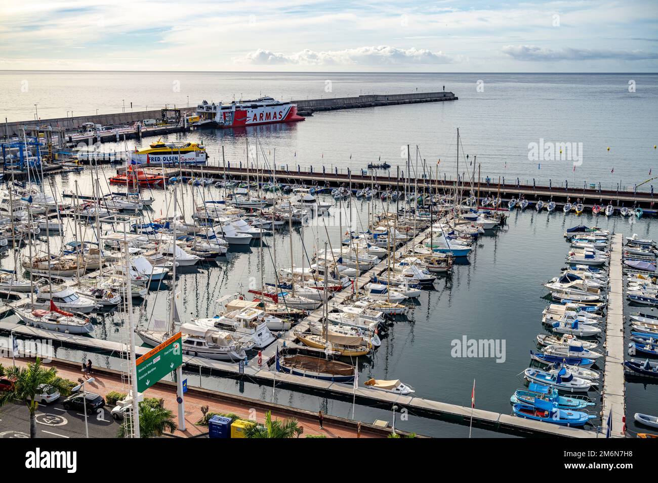 Blick auf den Hafen der Inselhauptstadt San Sebastian de la Gomera, la Gomera, Kanarische Inseln, Spanien, Europa | Porto di San Sebastian, San Seba Foto Stock