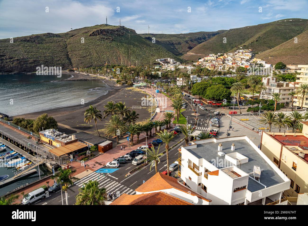 Stadtansicht mit Stadtstrand Playa San Sebastián in der Hauptstadt San Sebastián de la Gomera, la Gomera, Kanarische Inseln, Spanien | paesaggio urbano con Foto Stock
