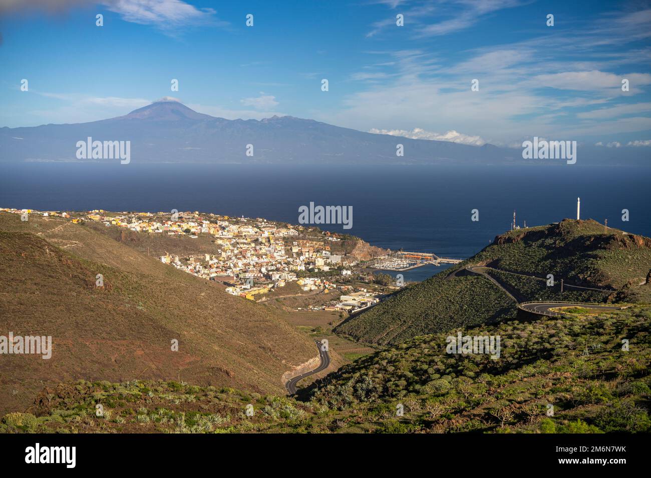 Blick über la Gomera auf die Hauptstadt San Sebastián de la Gomera und die Insel tenero, la Gomera, Kanarische Inseln, Spanien | Vista su la GOM Foto Stock