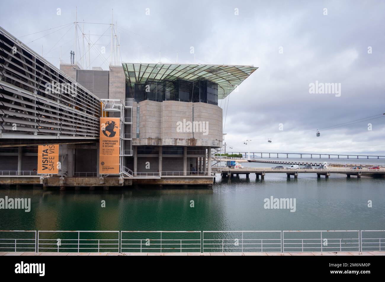 Vista dell'edificio dell'Oceanarium a Lisbona, Portogallo, il più grande acquario al coperto d'Europa. Foto Stock
