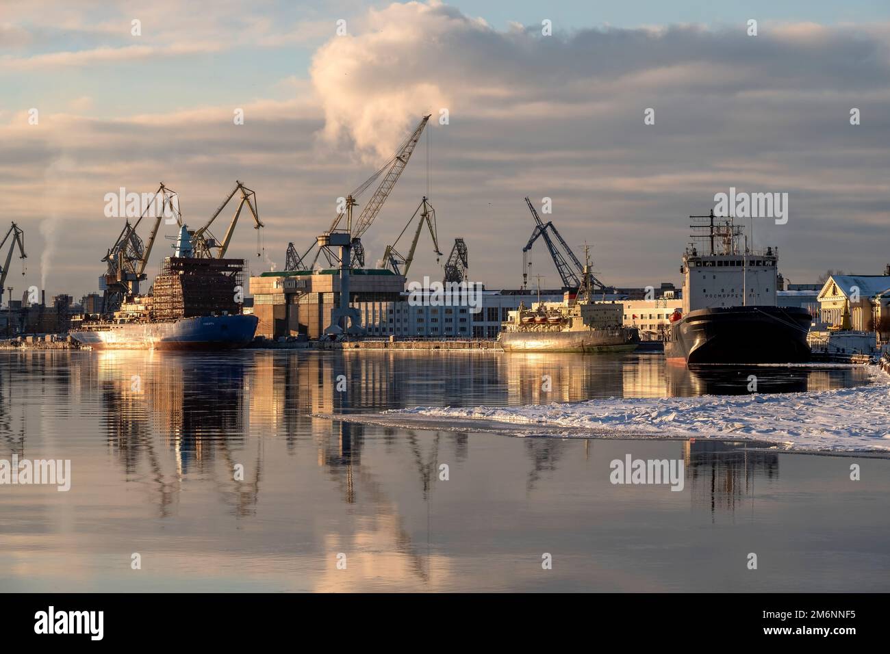 Il porto commerciale di St. Petersburg, Russia Foto Stock