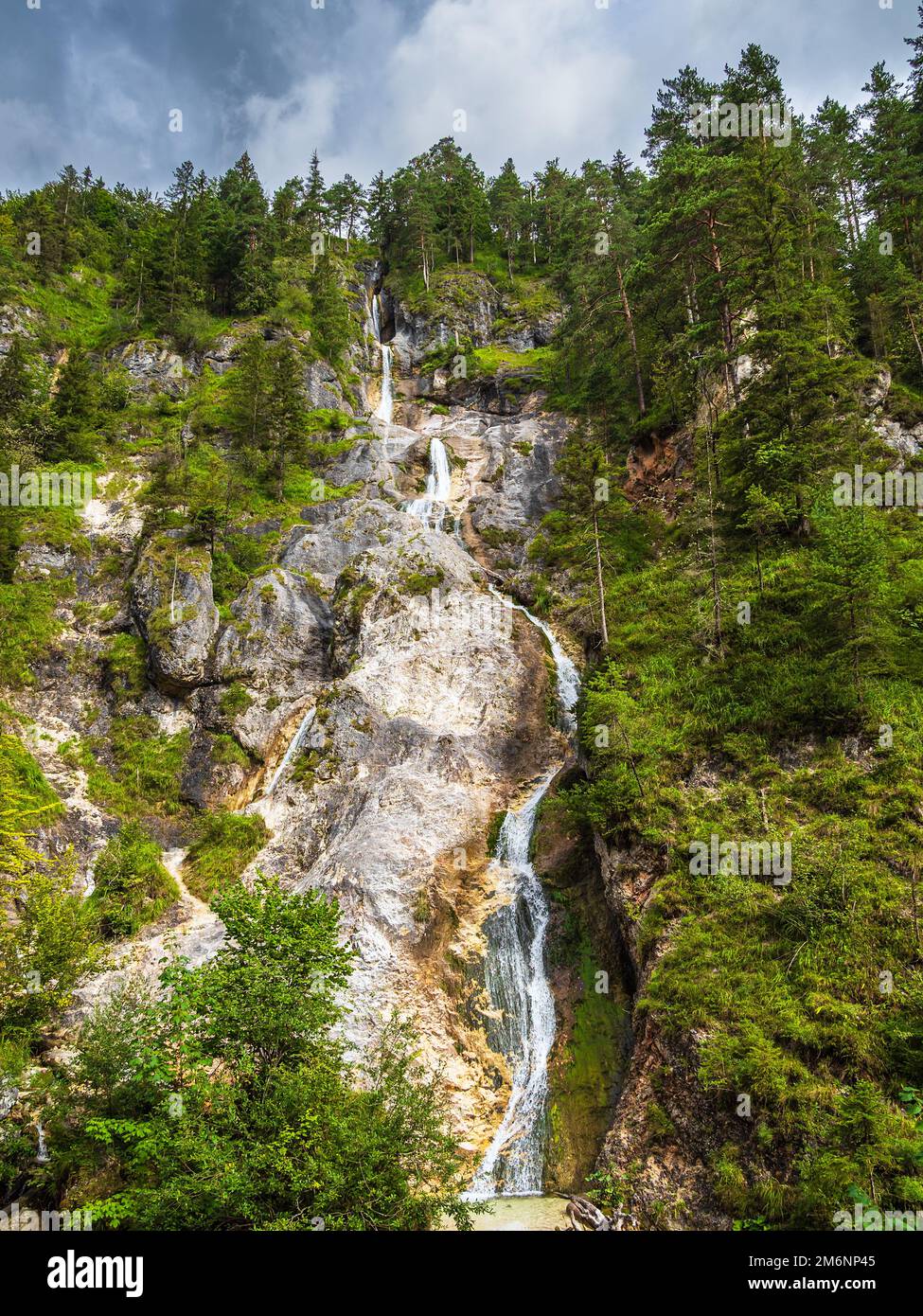 La gola di Almbachklamm nella regione del Berchtesgadener Land. Foto Stock