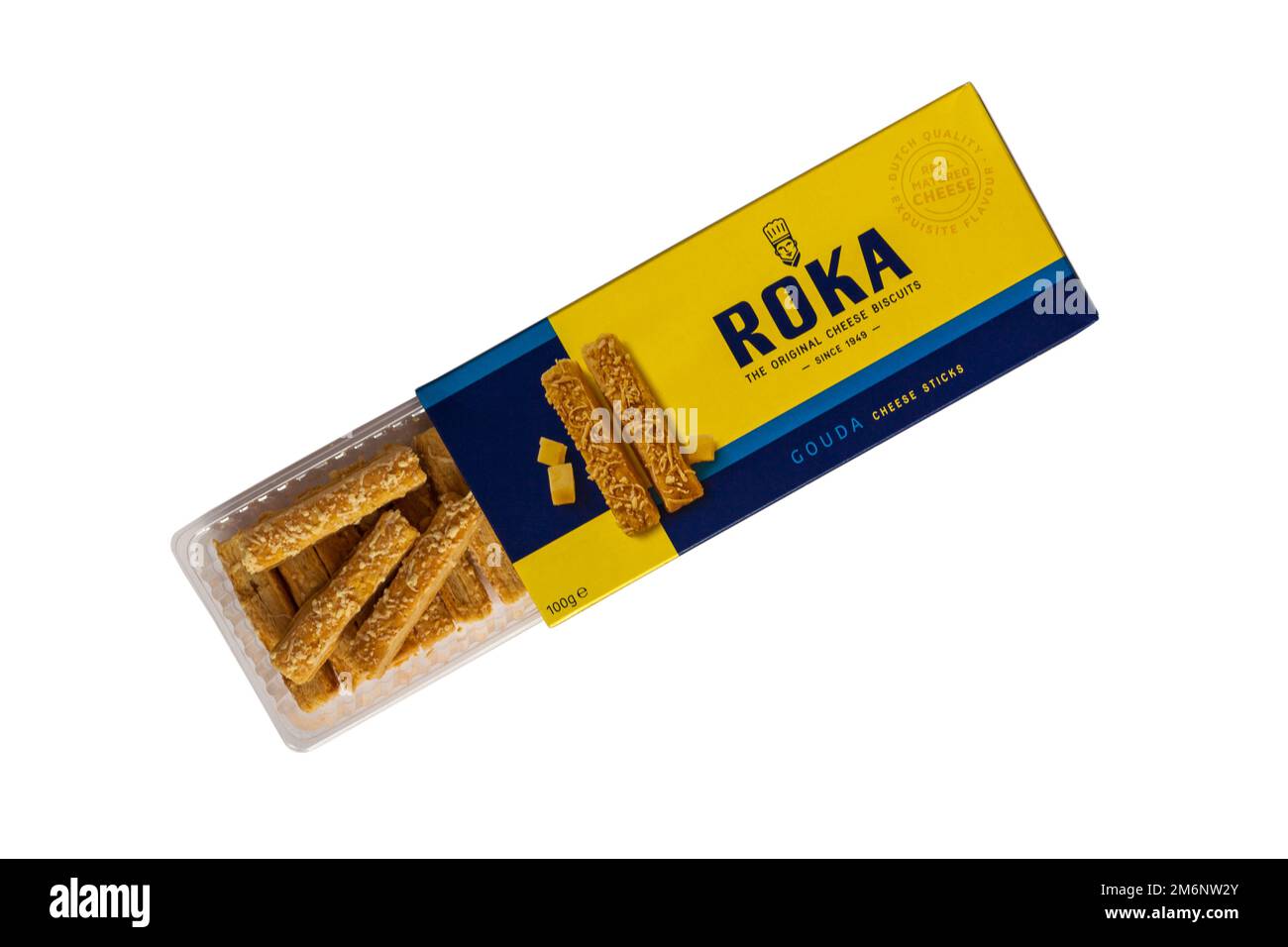 Scatola di formaggio Roka Gouda bastoncini i biscotti originali al formaggio aperti per mostrare il contenuto isolato su sfondo bianco Foto Stock