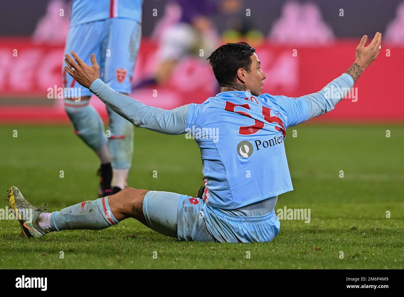 Firenze, Italia. 04th Jan, 2023. Armando Izzo (AC Monza) reagisce durante ACF Fiorentina vs AC Monza, calcio italiano Serie A match in Florence, Italy, January 04 2023 Credit: Independent Photo Agency/Alamy Live News Foto Stock