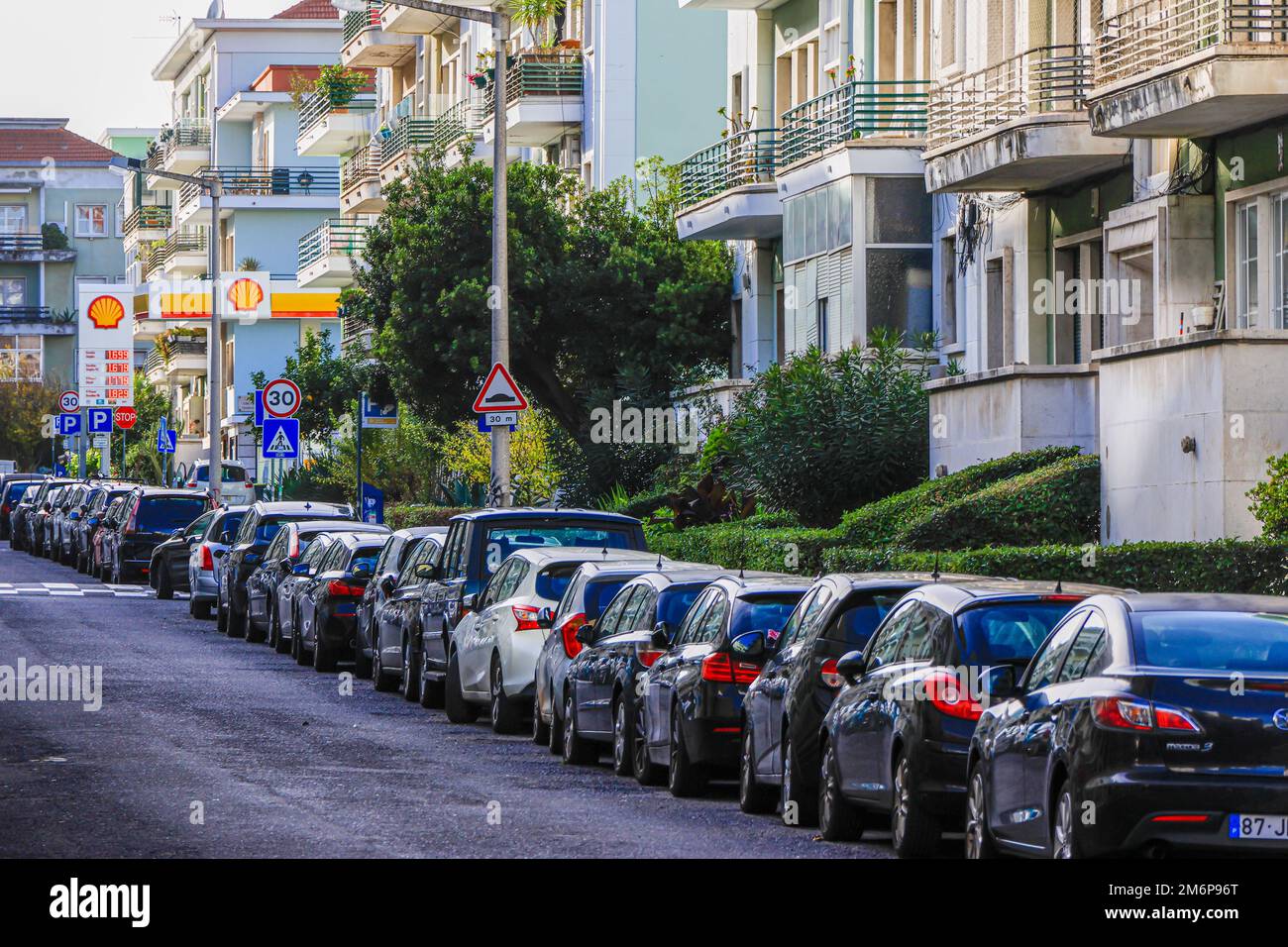 Stazione di rifornimento della multinazionale britannica Shell plc a Lisbona Foto Stock