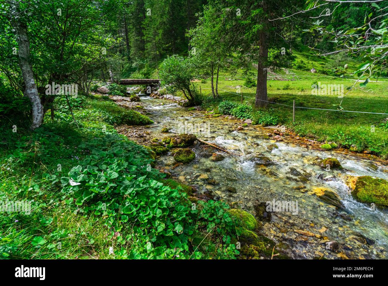 Escursioni intorno al lago Hunters vicino Sankt Johann a Pongau in Austria Foto Stock