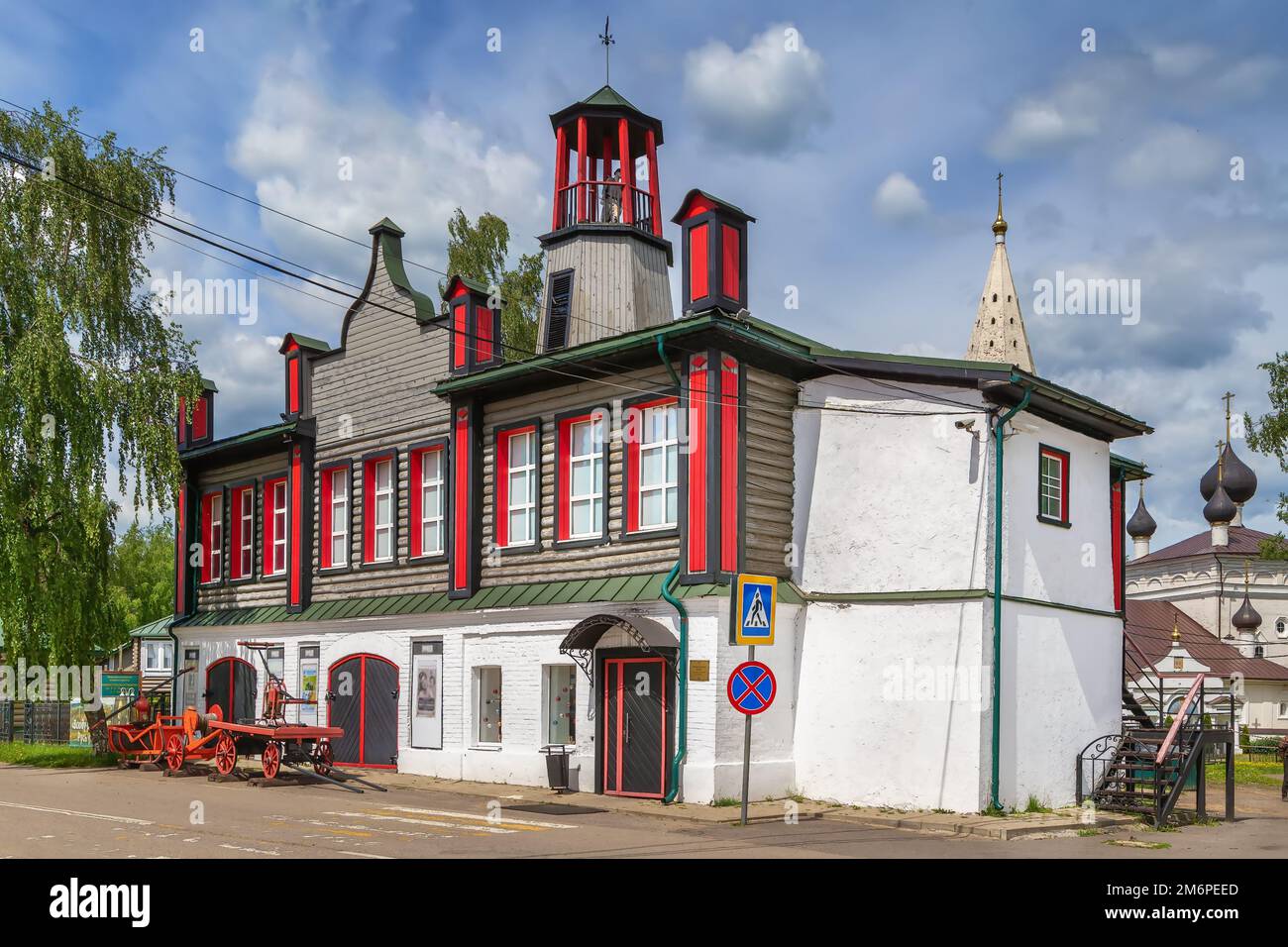 Ex stazione dei vigili del fuoco, Vyatskoe, Russia Foto Stock