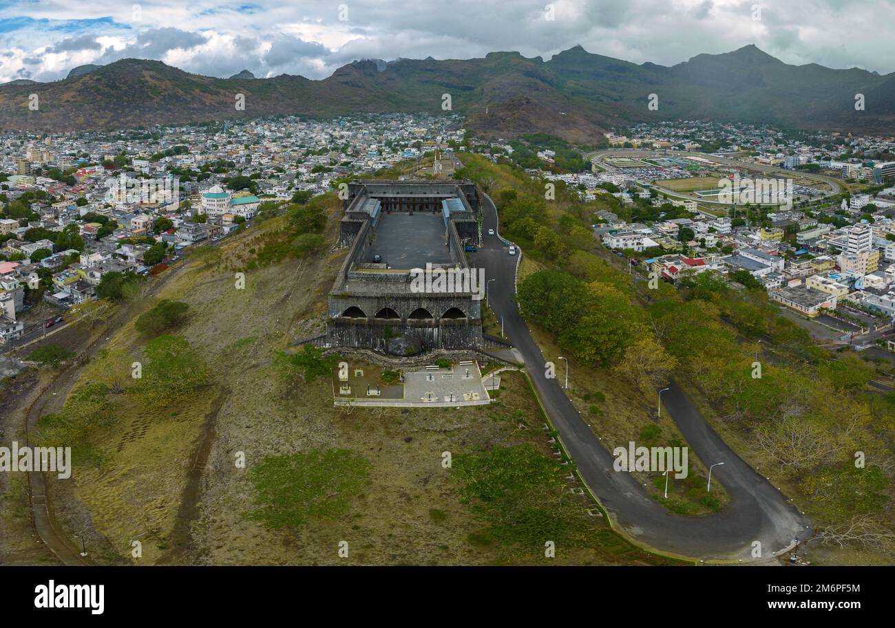 Citeadell di Port Louis Mauritius. L'altro nome è Fort Adeliade. Champ de Mars è sul lato destro dello sfondo. Foto Stock