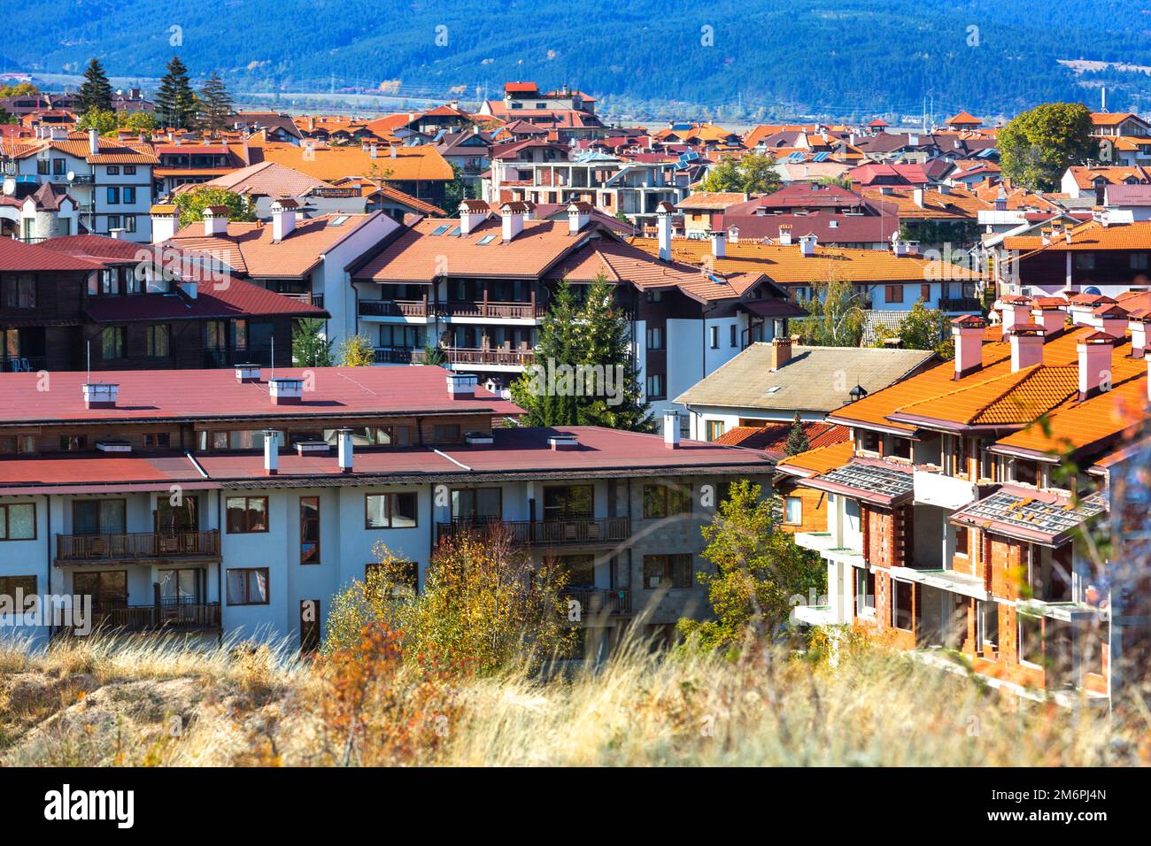 Bansko, Bulgaria, città autunno panorama Foto Stock
