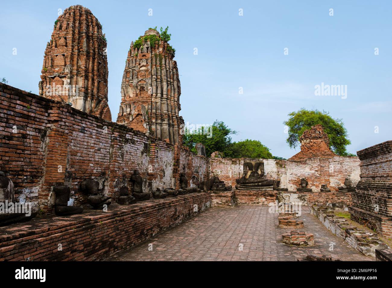Ayutthaya, Thailandia a Wat Mahathat, stupa tempio nel mattingvisiting Ayyuthaya Thailandia Foto Stock