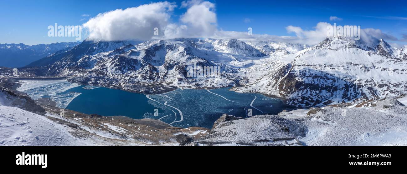 Lago di Mont-Cenis nelle alpi francesi Foto Stock