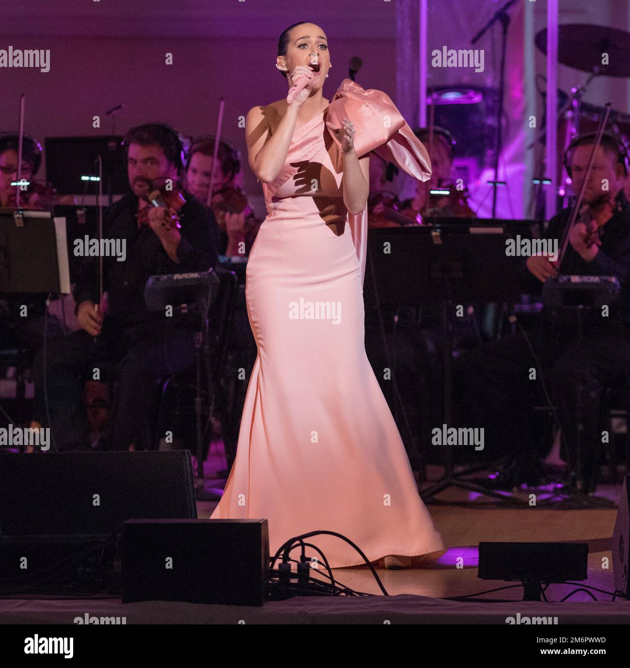 Katy Perry si esibisce presso la David Lynch Foundation Benefit Foto Stock